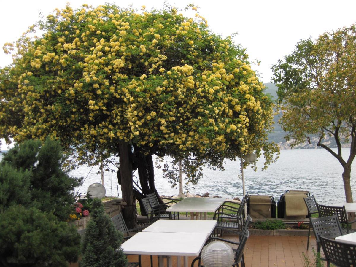Piccolo Hotel Direkt Am See Brenzone sul Garda Εξωτερικό φωτογραφία