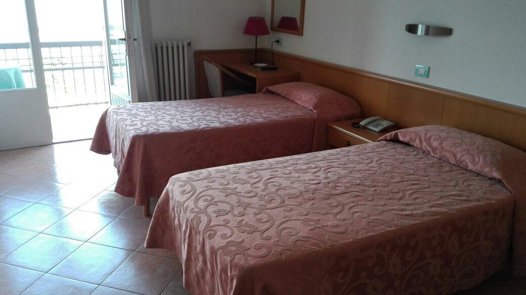 Piccolo Hotel Direkt Am See Brenzone sul Garda Εξωτερικό φωτογραφία