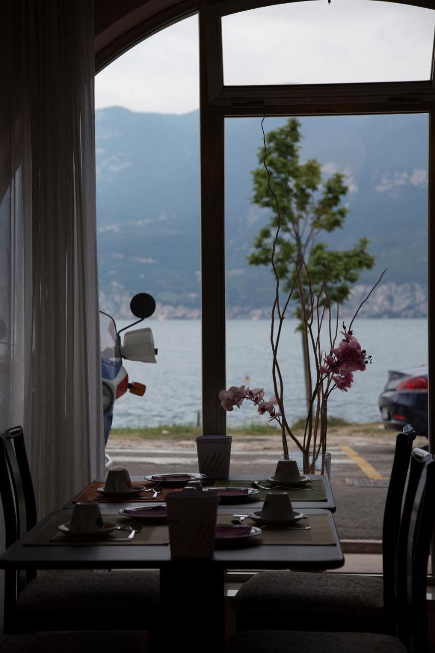 Piccolo Hotel Direkt Am See Brenzone sul Garda Εξωτερικό φωτογραφία