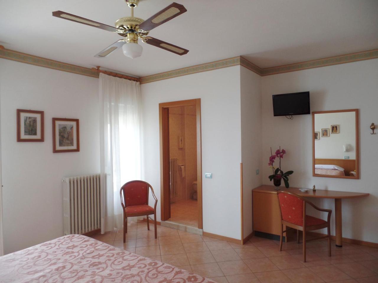 Piccolo Hotel Direkt Am See Brenzone sul Garda Εξωτερικό φωτογραφία